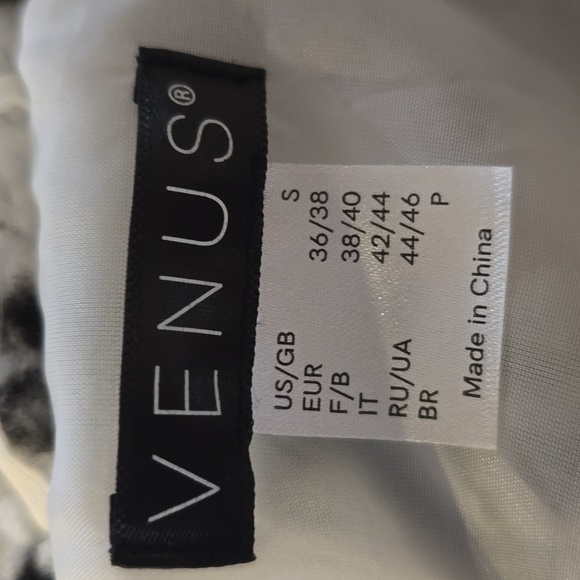 VENUS Monochrome Sherpa Size Small Jacket - Picture 4 of 7